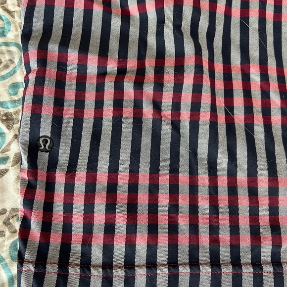 Lululemon men’s shirts - size 34 - Picture 3 of 4